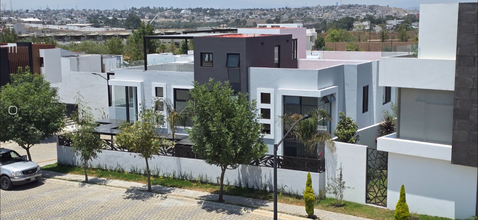 Casa residencial moderna terminada